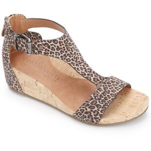 NWOB Gentle Souls BY Kenneth Cole Gesele Leopard Print Wedge Sandals Size 8